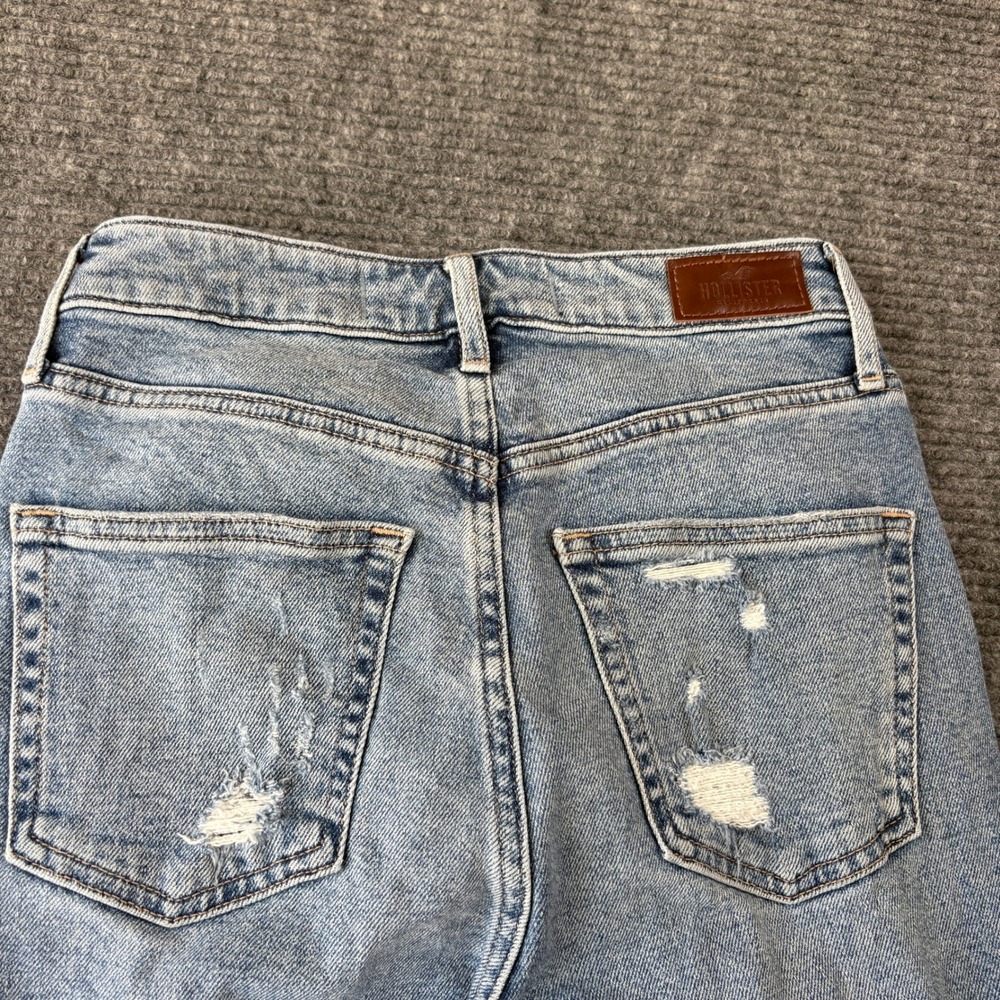 Hollister Ultra High-Rise Crop Vintage Straight Distressed Jeans Light Wash 3R - Picture 6 of 7